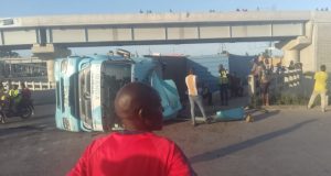 Motorists stranded after trailer overturns at Changamwe, Mombasa