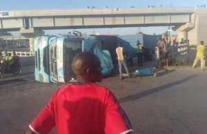 Motorists stranded after trailer overturns at Changamwe, Mombasa