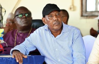 Coast police downplay strike chaos- shutdown paralyses transport