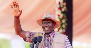 Ruto pitches Sh2T Lamu refinery as residents move to court