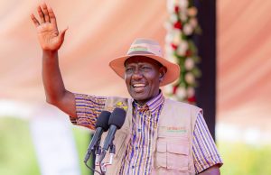Ruto pitches Sh2T Lamu refinery as residents move to court